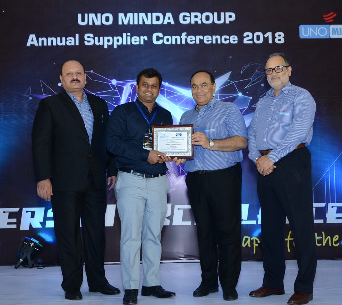 Receiving the Uno Minda award at the Annual Supplier Conference 2018