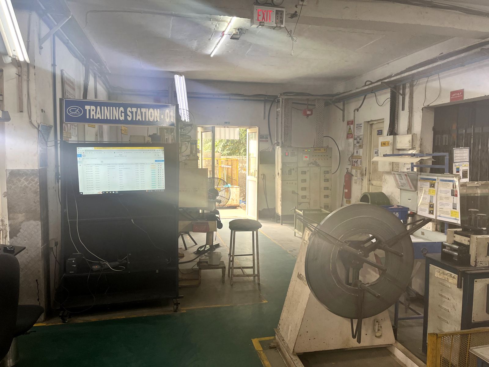 Leafnet IoT display on the shop floor